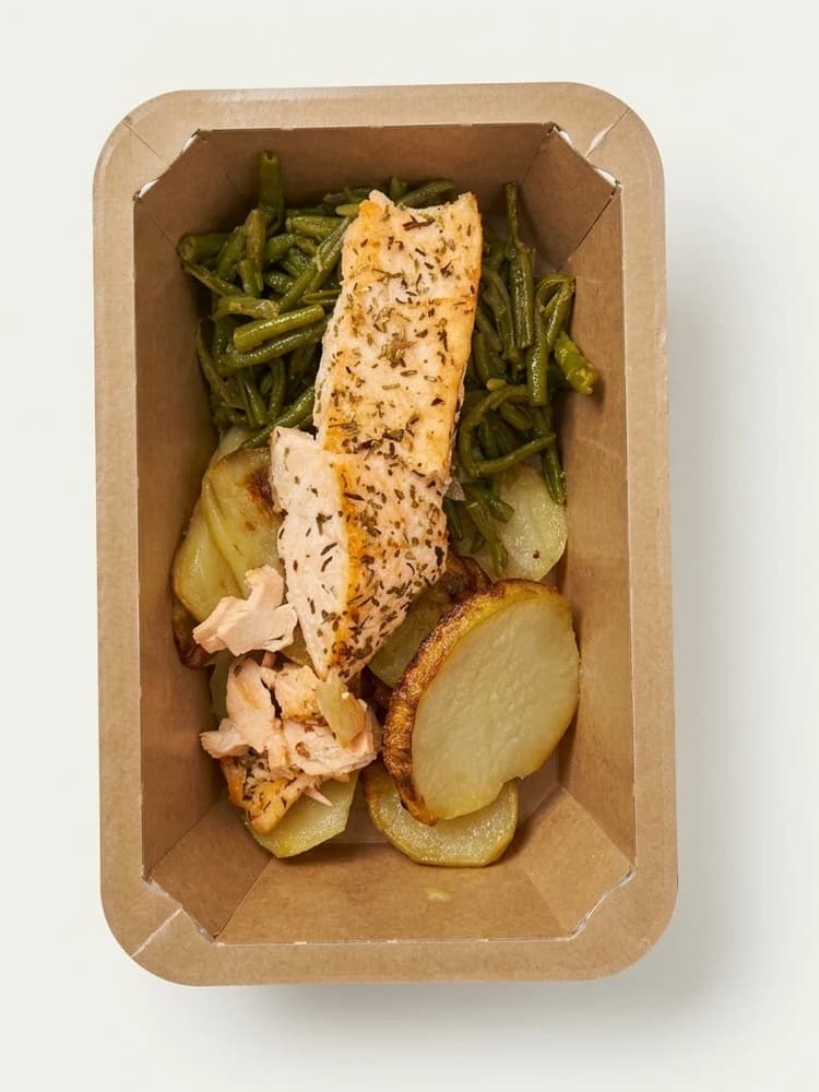 Saumon aux herbes, pomme de terre et haricôts verts